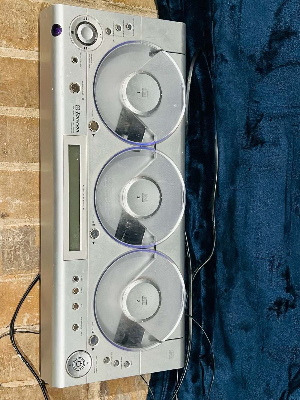 Emerson MS3103 Triple Play Linear 3 CD Changer AM/FM Stereo